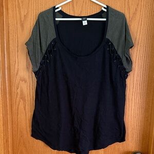 TORRID T-shirt  sz 1